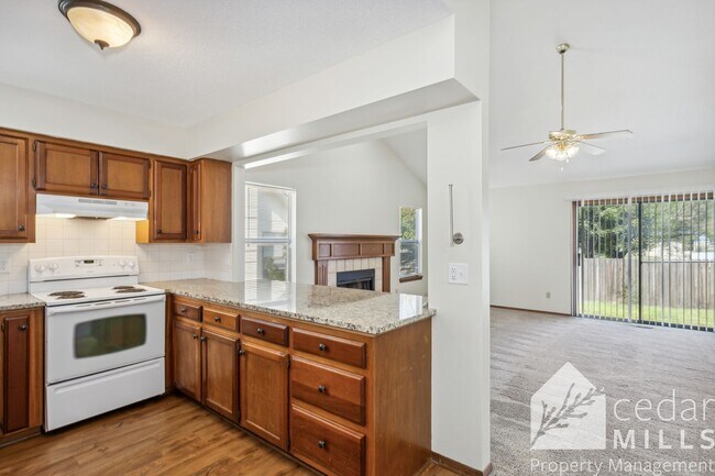 Building Photo - 3 bedroom Townhome in Andover