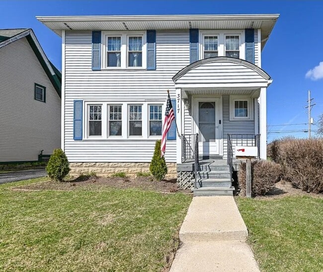 Primary Photo - 3717 S 56th St