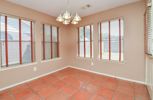 Building Photo - 17315 Kenton Crossing Ln