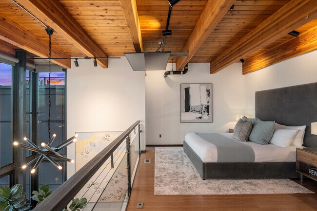 Building Photo - 1707B Dexter Ave N