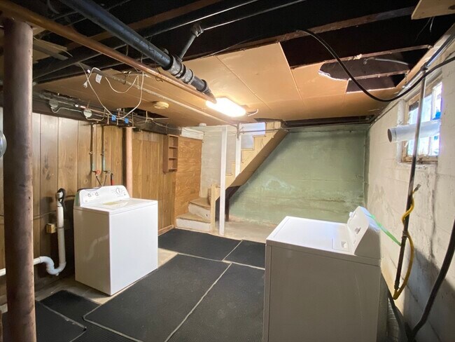 Building Photo - 39 Davis Rd