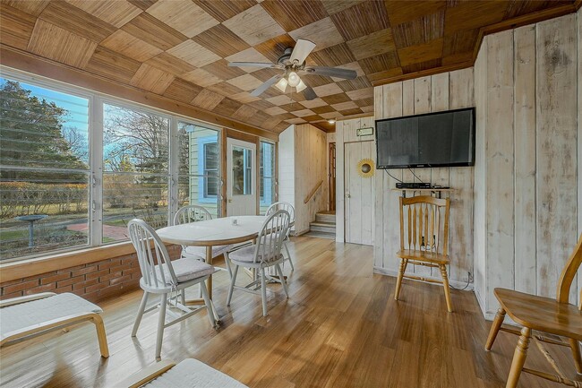 Building Photo - 425 Old Shipyard Ln