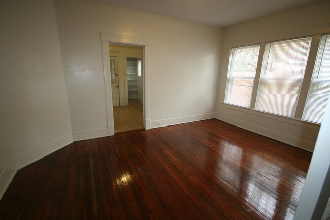 Building Photo - Adorable Bungalow Home in Old West Durham ...