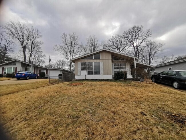 Building Photo - 308 Lakeside Dr, Ballwin, MO 63021