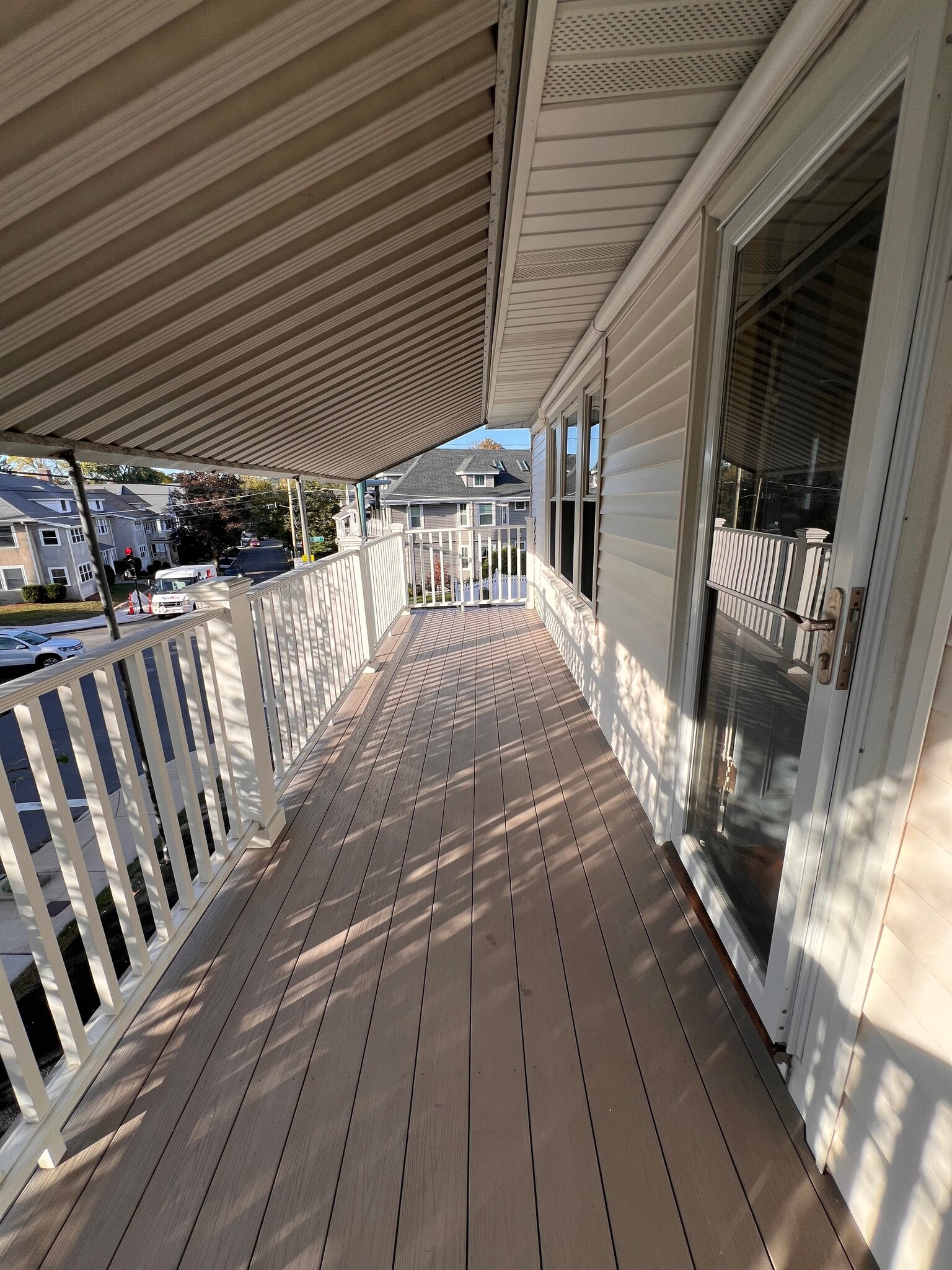 private balcony - 311 Waverley Ave