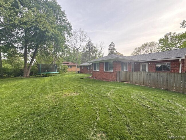 Building Photo - 5900 Wright Dr