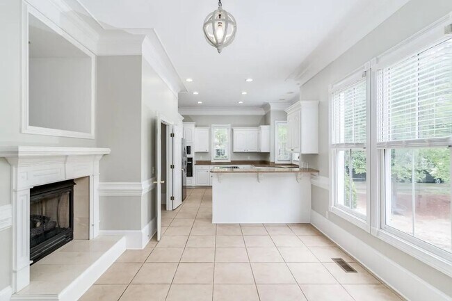 Building Photo - Beautiful home in Lake Carolina Harborside