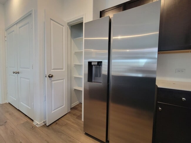 Building Photo - Spacious 3/BR, 2/BS Single-Level Home with...