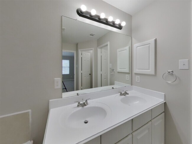 Building Photo - 16821 Greenhouse St