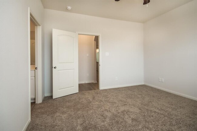 Building Photo - 25314 Shadowdale Dr