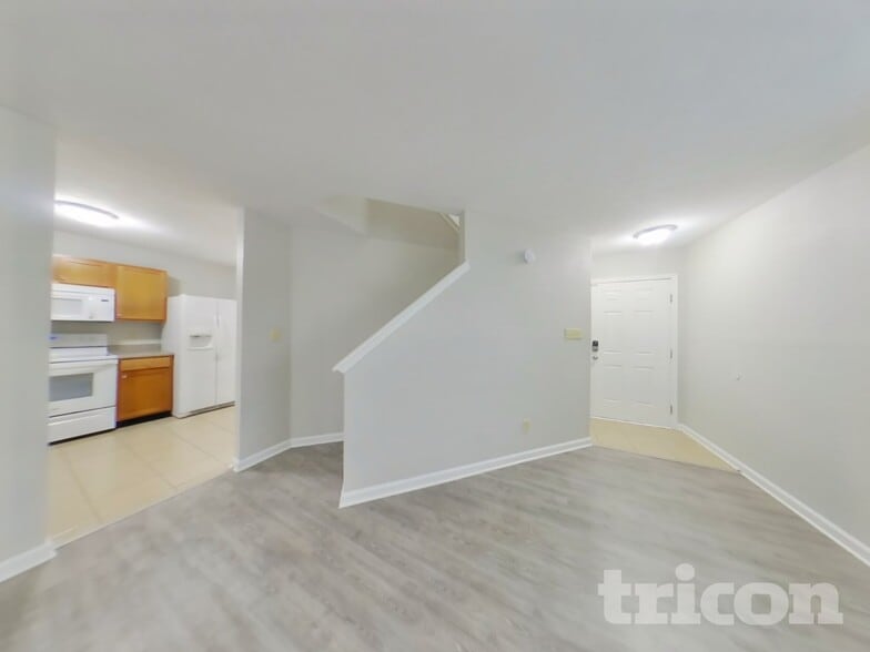 Building Photo - 1296 Edgewater Dr