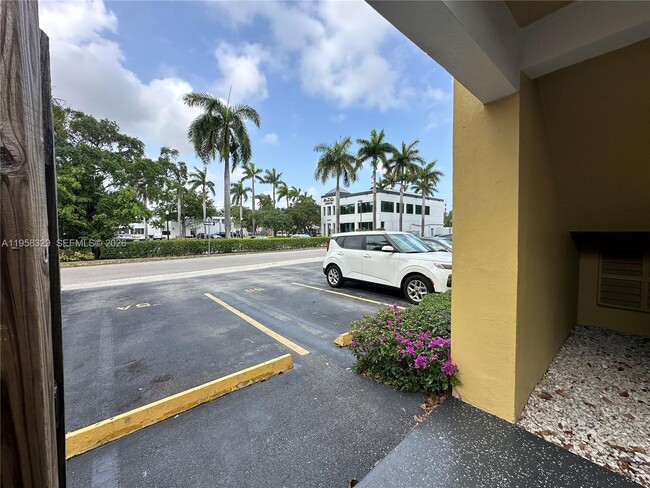 Building Photo - 2536 Van Buren St