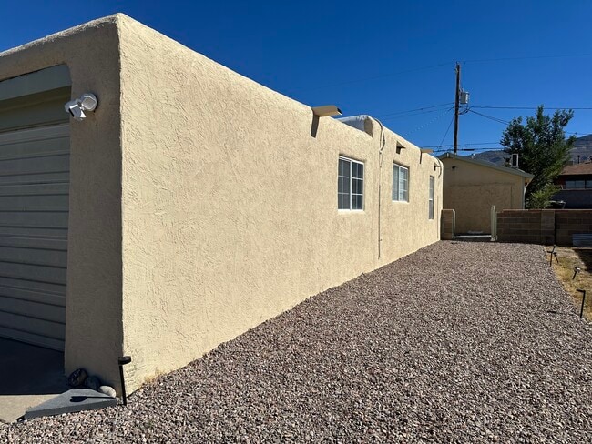 Building Photo - 1516 Lincoln Ave