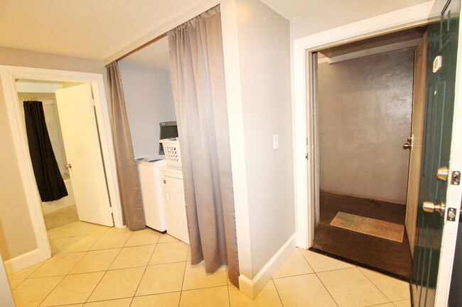 Building Photo - Rare 3-Bedroom, 2-Bath Condo in Sunny Sout...