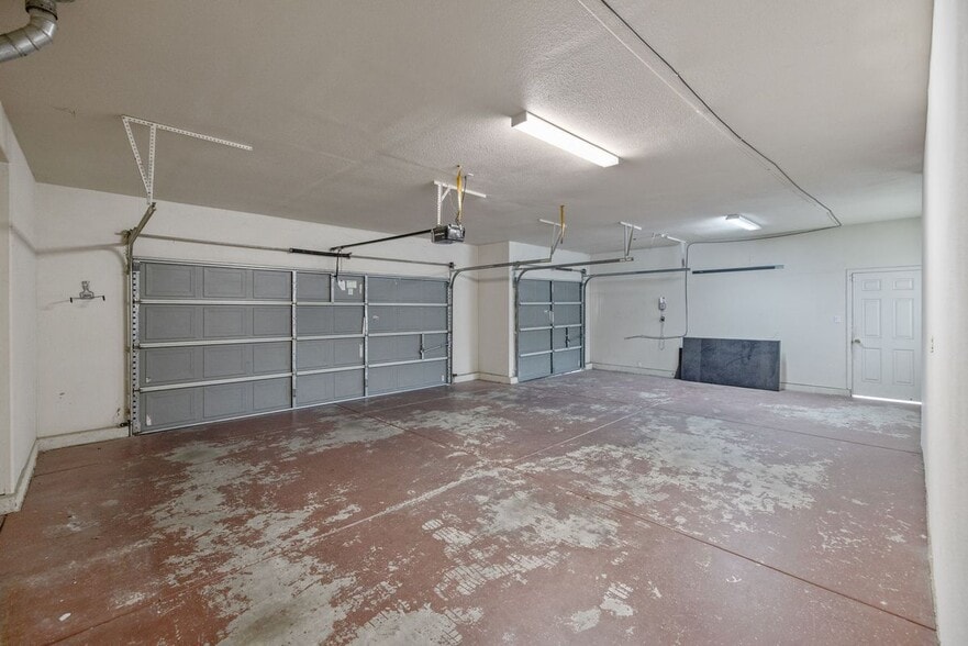 Building Photo - 3169 Brickfield Ave