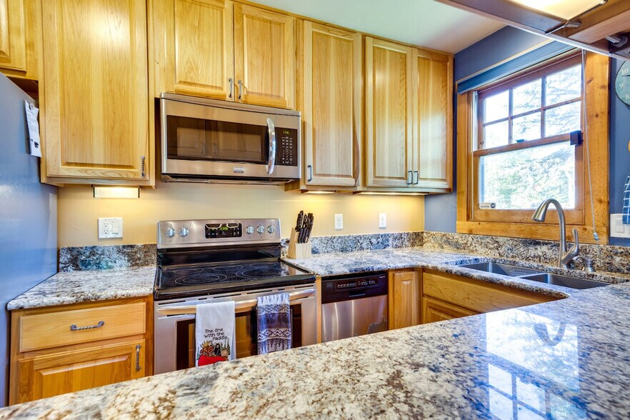 Building Photo - 619 N Corona St