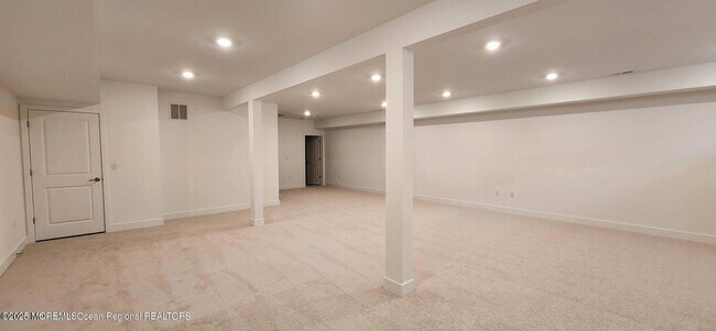 Building Photo - 3105 Aviator Ave