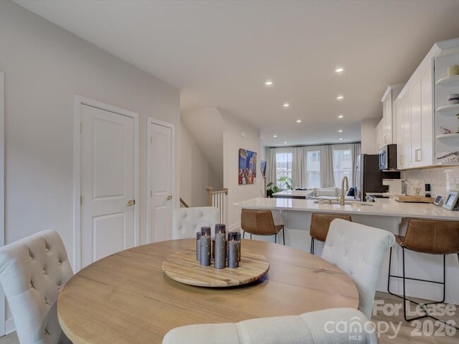 Building Photo - 6112 Station Crossing Ave