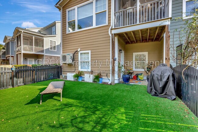 Building Photo - 147 Palm Cove Way