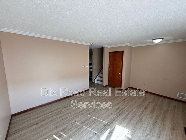 Building Photo - 601 Leo Dr