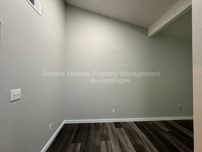 Building Photo - 485 N Fairfield Dr