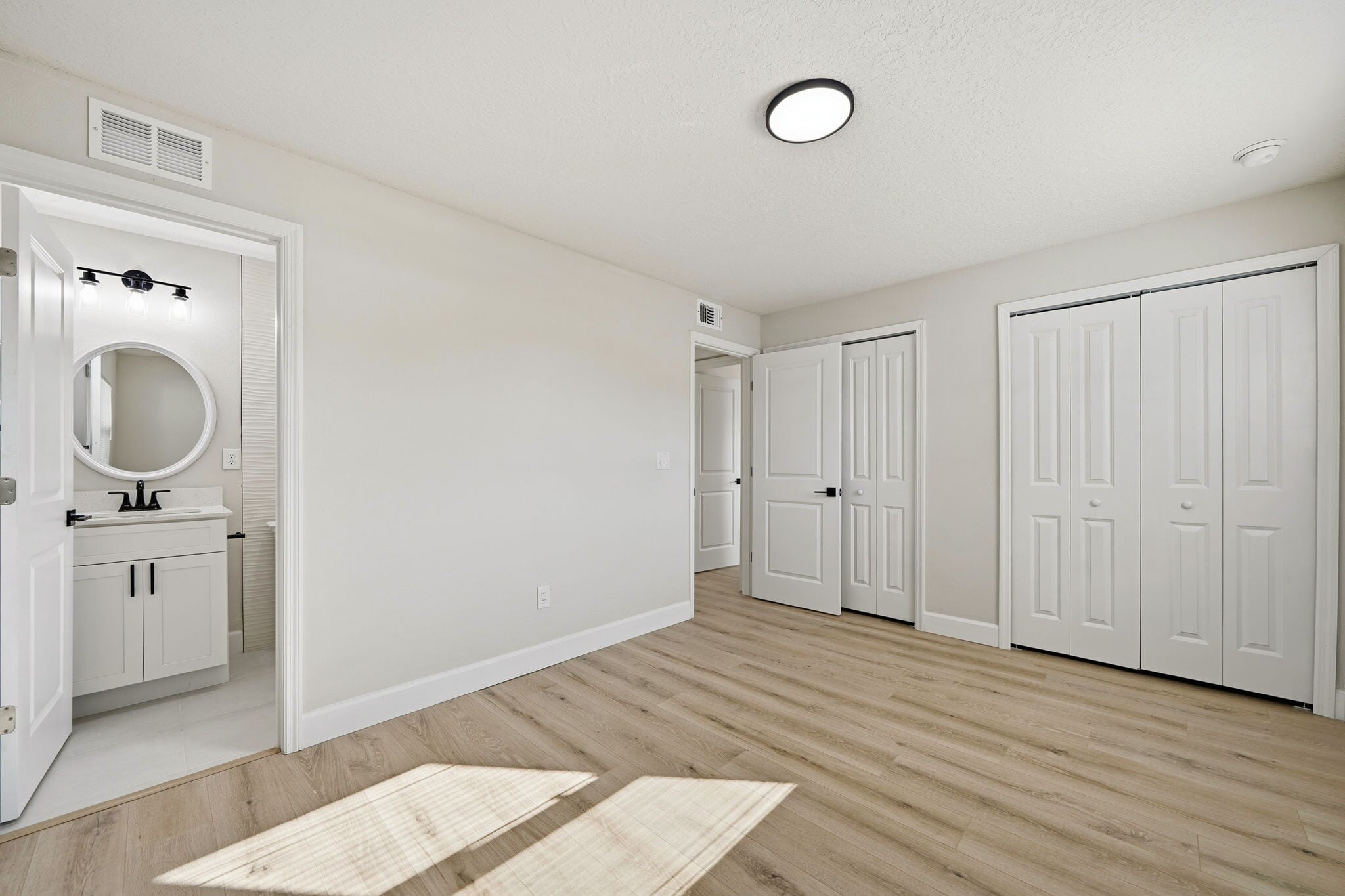 Building Photo - 3128 Bay St