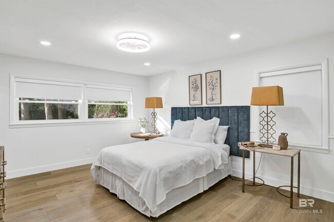 Building Photo - 380 S Church St