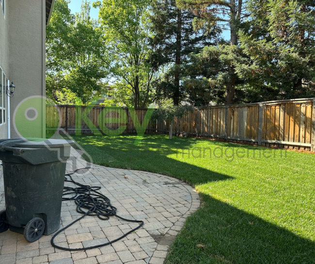 Building Photo - 6820 Cherry Ridge Cir
