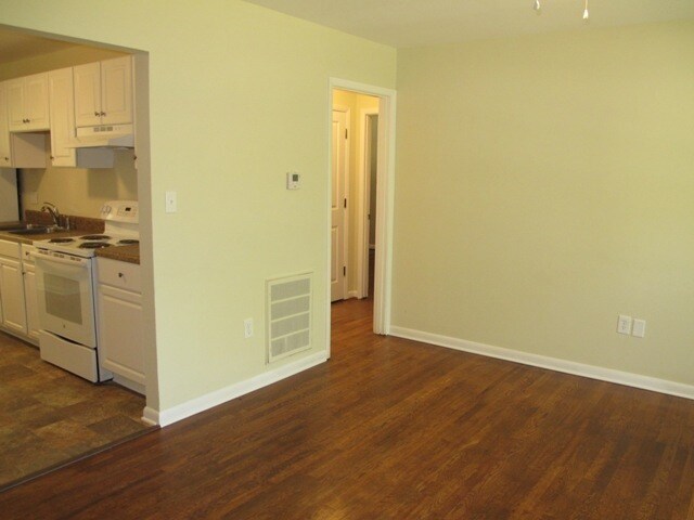 Building Photo - 60 Caroline Ave