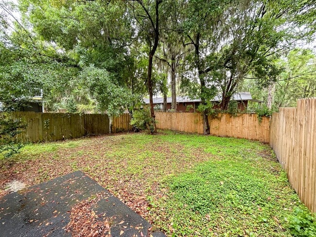 Building Photo - 1038 SW 6th Dr