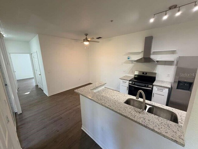 Building Photo - 825 Grand Regency