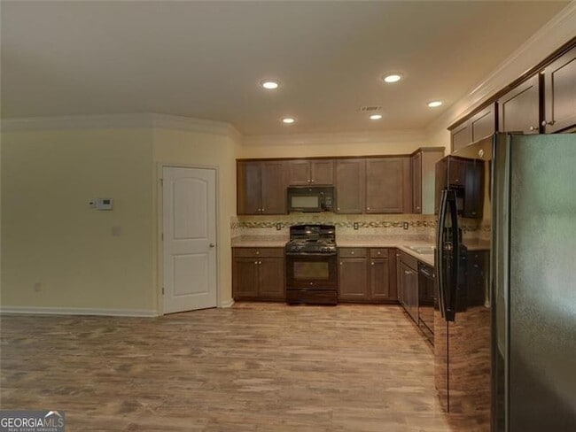 Building Photo - 329 Turtle Creek Dr