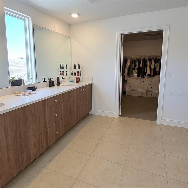 Building Photo - 2268 Broadbrook Dr