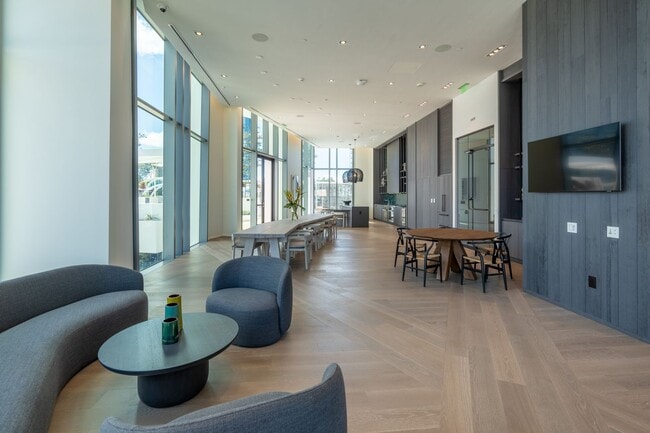 Building Photo - New Koula STUDIO