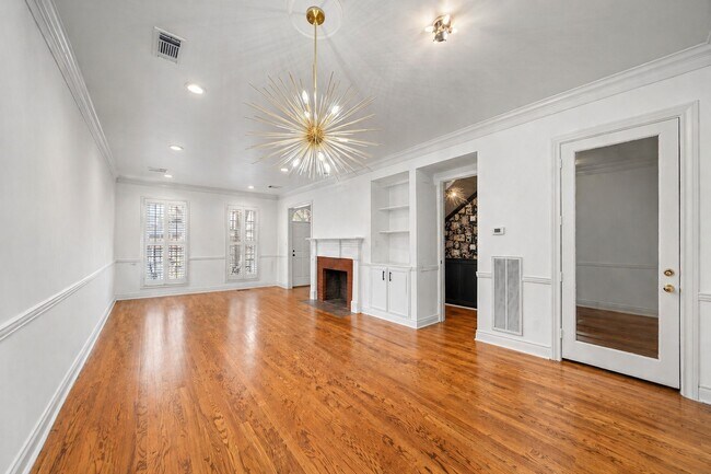 Building Photo - 5136 Chevy Chase Dr