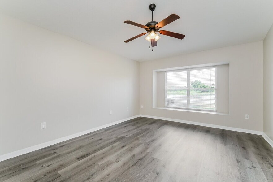 Building Photo - 6613 Cambridge Park Dr