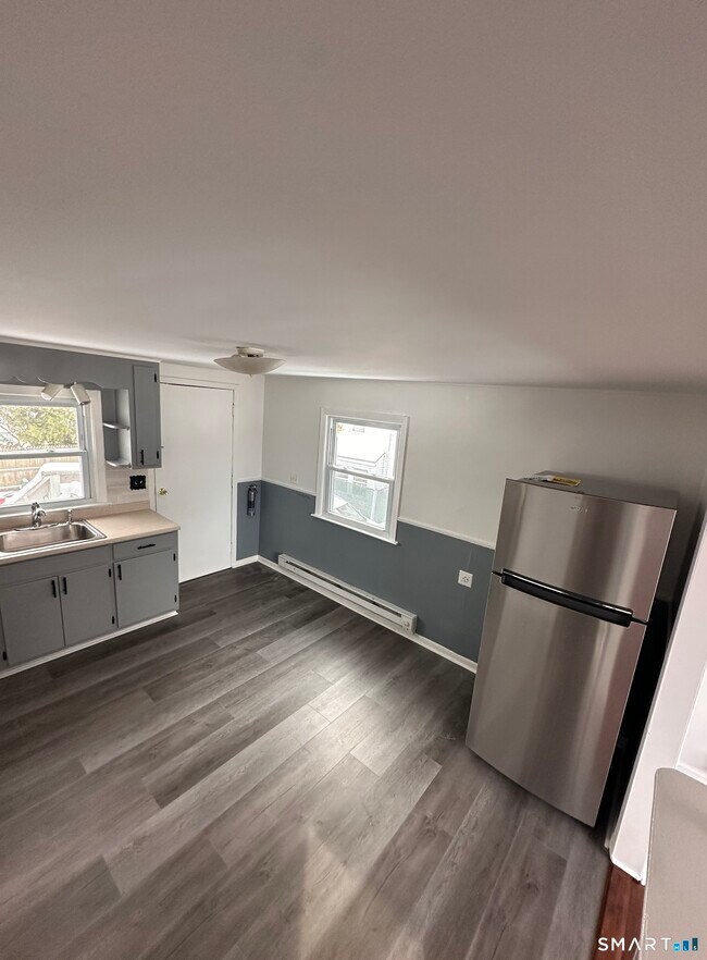 Building Photo - 131 Ruth St