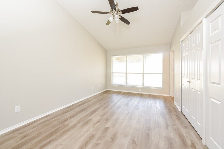 Building Photo - 4653 Feathercrest Dr