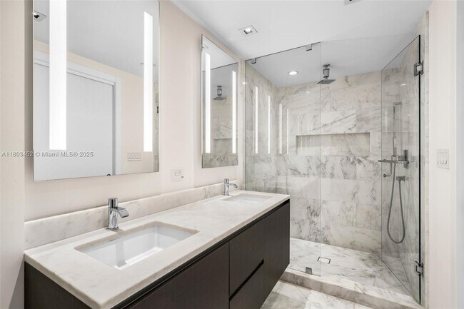 Building Photo - 1451 Brickell Ave
