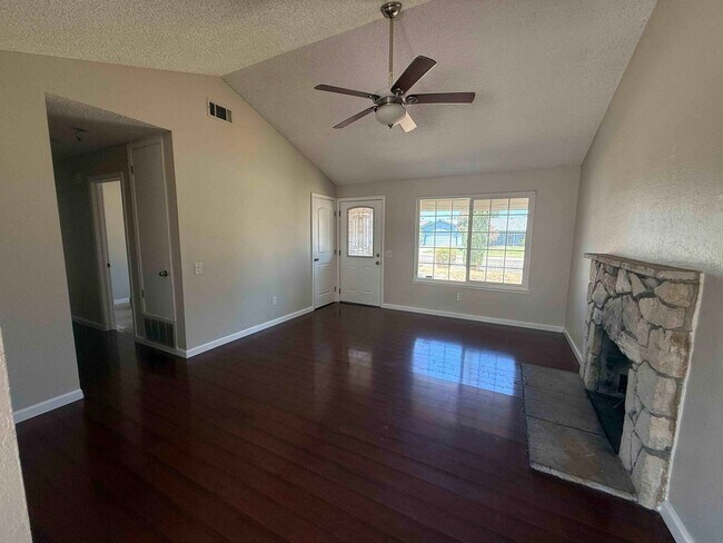 Building Photo - 1 Deertree Ct