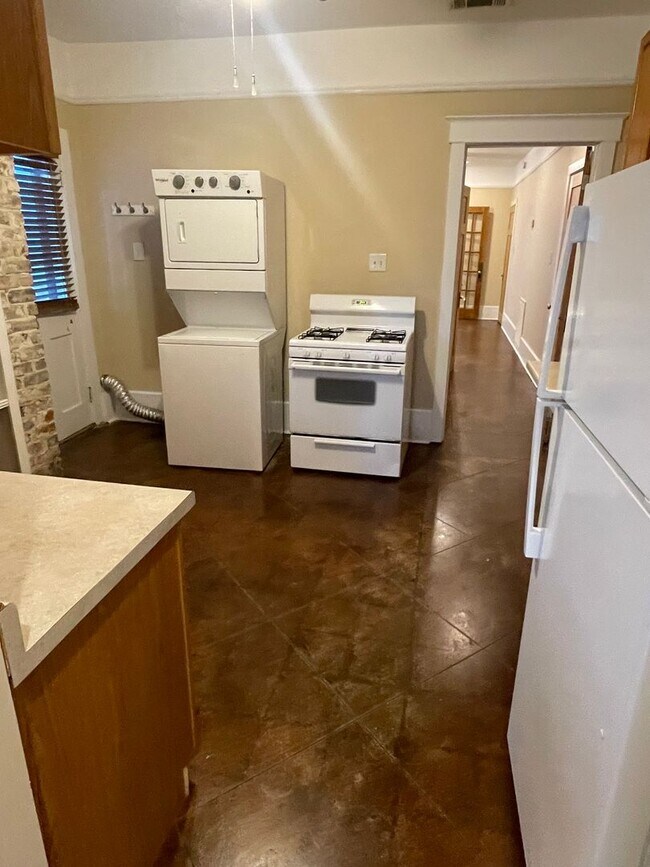 Building Photo - 2BD/1BA Shotgun in MidCity
