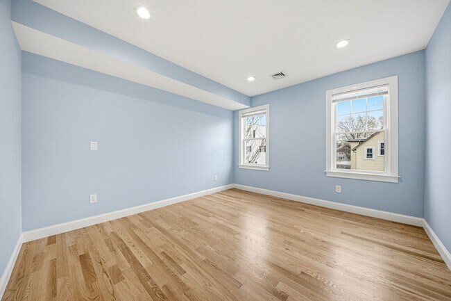 Building Photo - 9 Logan Ave