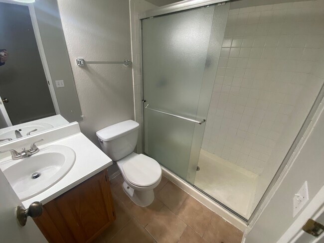 Building Photo - Spacious Aurora Townhome