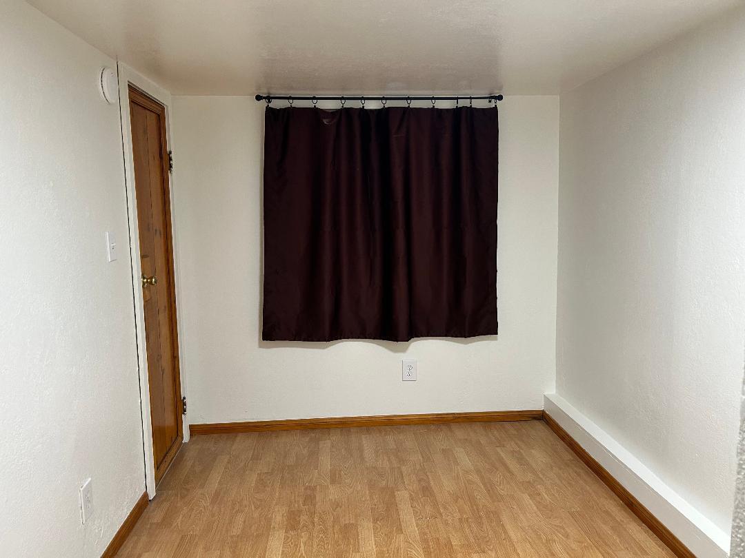 bedroom 1 end - 291 Crest Cir Dr