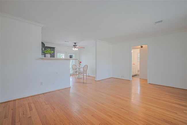 Building Photo - 3042 Oak Forest Dr
