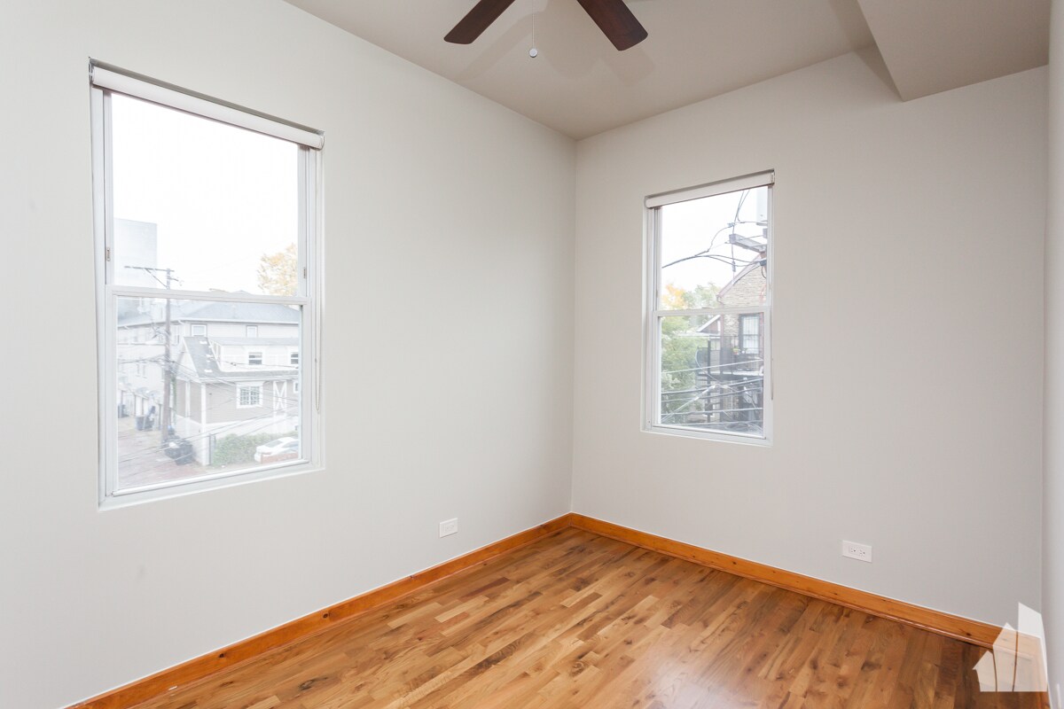 Building Photo - 1521 N Bosworth Ave