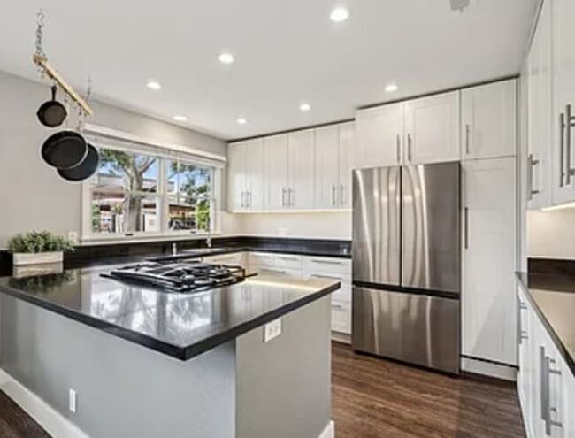 Building Photo - 641 Centre Ct