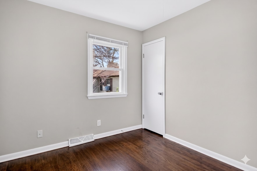 Building Photo - 903 Merrill Ave