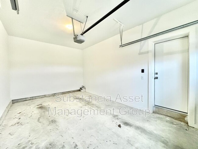 Building Photo - 2800 N McKinley Ave