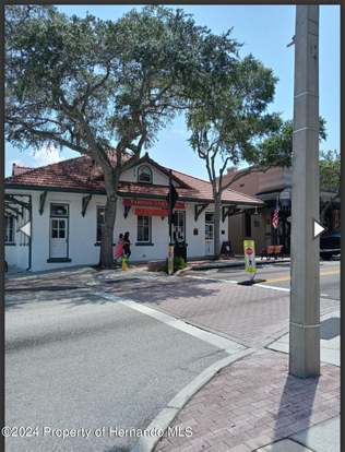 Building Photo - 200 Meres Blvd